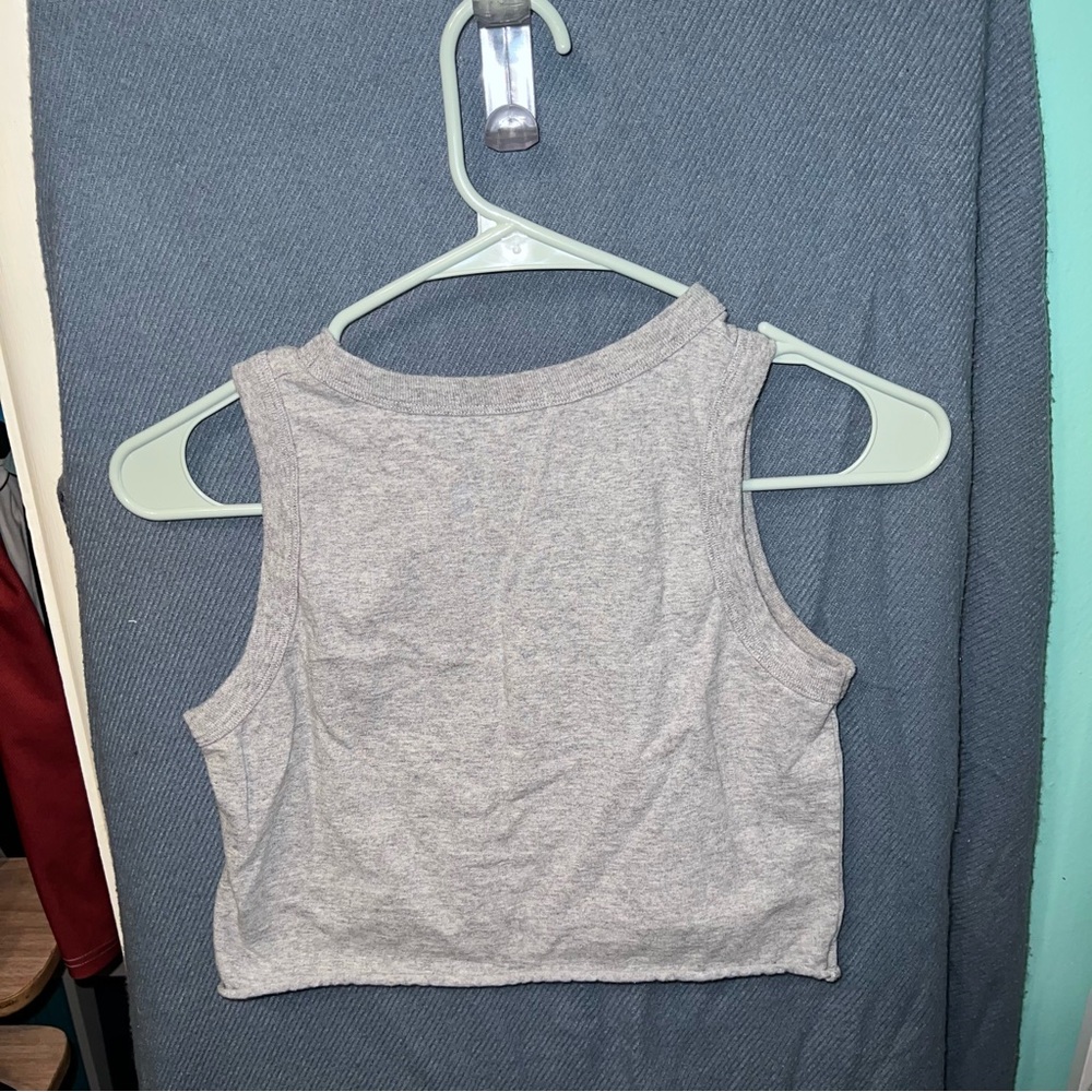 Brandy Melville Gray Sleeveless Crop Tank Top - Picture 3 of 3